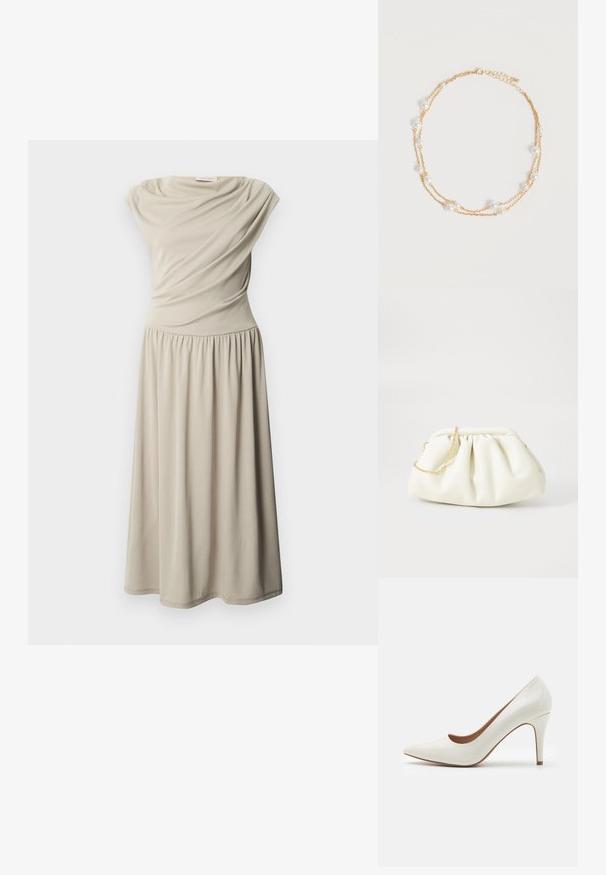 Robe midi beige sans manches avec taille froncée et détail de tissu drapé sur le buste, présentée sur un fond blanc uni.; Chaussure à talon haut en cuir verni blanc avec un bout pointu et une surface lisse, dotée d'un talon fin et d'une découpe basse autour de l'ouverture.; Sac à main en cuir blanc avec un design plissé, doté d'une bandoulière en chaîne dorée et d'une forme arrondie. Texture lisse avec des plis doux et sans motifs.; Collier délicat à double chaîne en or avec de petites perles blanches espacées régulièrement sur un fond clair uni.