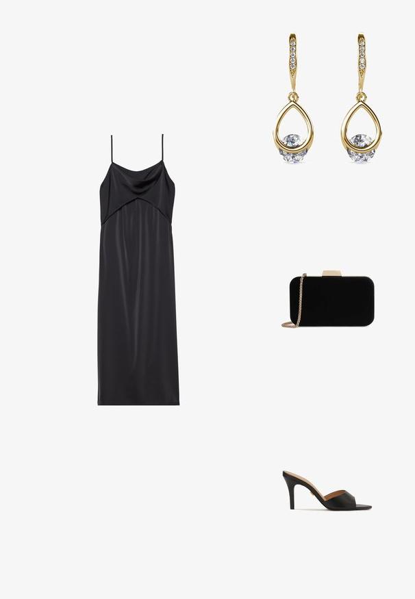 Schwarzes Satin-Nachthemd mit dünnen Spaghettiträgern, einem drapierten Ausschnitt und einer geraden Silhouette. Glatte Textur und minimalistisches Design.; Schwarze offene High-Heel-Mules mit einem glatten Leder-Obermaterial, mandelförmiger Vorderseite und einem eleganten Stiletto-Absatz. Sichtbares Detail in Goldoptik.; Schwarze Samt-Clutch mit goldfarbener Hardware, rechteckiger Form und Kettenriemen, mit glatter Textur und ohne sichtbare Muster.; Goldene Tropfenohrringe mit runden, klaren Edelsteinen an der Basis. Texturierter Oberbereich mit kleinen, runden Akzenten entlang des Creolen.