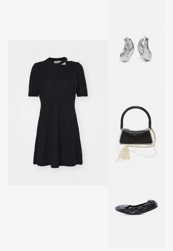 Robe noire à manches courtes en tissu léger. Elle présente un col rond et un ourlet évasé, avec un détail découpé unique au niveau du col.; Chaussure plate en cuir noir avec un bout arrondi et un design froncé le long de l'ouverture. Présente un détail discret en métal argenté sur le devant.; Sac en cuir noir avec une poignée arrondie, fermeture éclair en argent, bordure en fourrure blanche et un long gland crème attaché à l'avant.; Boucles d'oreilles en argent en forme de créoles avec une finition incurvée et brillante, et un design sans couture. Équipées d'une fermeture à charnière pour un port sécurisé.