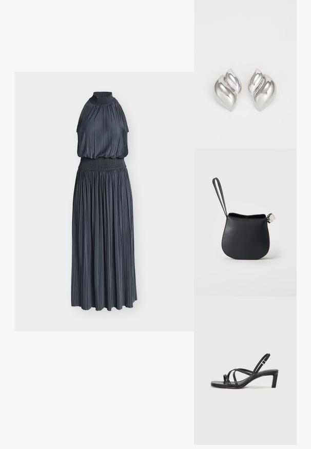 Dunkelgraues ärmelloses plissiertes Maxikleid mit hohem gerafftem Kragen und weitem, smockiertem Taillenbund.; Schwarze Sandale mit Riemchen, quadratischer Zehenform und niedrigem Blockabsatz. Verfügt über mehrere dünne Riemen und einen verstellbaren Knöchelriemen. Hergestellt aus glattem Leder.; Schwarze Leder-Handgelenktasche mit abgerundetem Boden und silbernem Verschluss auf schlichtem weißem Hintergrund.; Silberne Ohrringe mit einer organischen, abstrakten Form. Glatte, glänzende Oberfläche mit einem konischen Design. Mit dezenten Kurven und einem zentralen Linienelement.