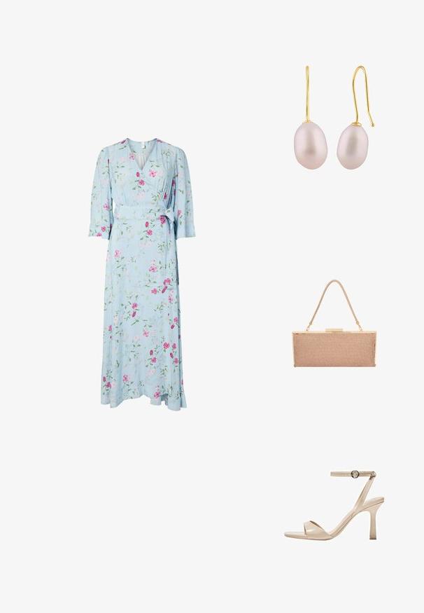 Lyseblå slå-om kjole med trekvartlange ærmer og pink blomsterprint, med bindebånd i taljen og V-udskæring.; Nude patentlæder højhælede sandaler med en tynd ankelrem og rund spænde, åben tå design og en slank stiletto hæl.; Metallic rosaguld clutch-pung med en tekstureret mesh-yderside, hardware i guldfarve og en tynd, flettet skulderrem.; Guld krogekrogeøreringe med glatte, aflange rosa perler med en subtil glans og en rund form, monteret på en tynd trådkrog.
