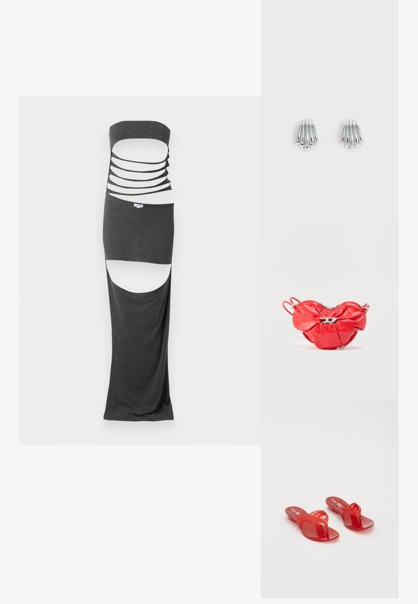 Maxikleid aus dunkelgrauem Stoff mit trägerlosem Design, mehreren horizontalen Ausschnitten und seitlichen Schlitzen. Glatte Textur.; Melissa QUANTUM THONG X DIESEL - Zehentrenner - red; Rote Lederhandtasche in Herzform mit gerafftem Design, silbernem Reißverschluss und einem auffälligen metallischen Logo-Akzent auf der Vorderseite.; Paar glänzende silberne Ohrringe mit geschichtetem, gebogenem Stabdesign, dargestellt auf schlichtem hellem Hintergrund.