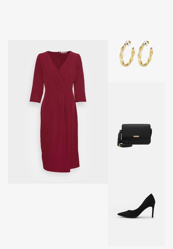 Anna Field by Zalando Cocktailkjole / festkjole - dark red; Sort ruskind højhælet pumpe med spids tå, glat overflade og slank stiletthæl. Klassisk design med en elegant silhouette.; Sorte læder crossbody taske med flaplukning, guldfarvede Hardware, justerbar rem og tekstureret overflade. Kompakt rektangulær form.; Guld snoede hoops øreringe med en glat overflade, der har en transparent baggrund og hardware i guldtoner.