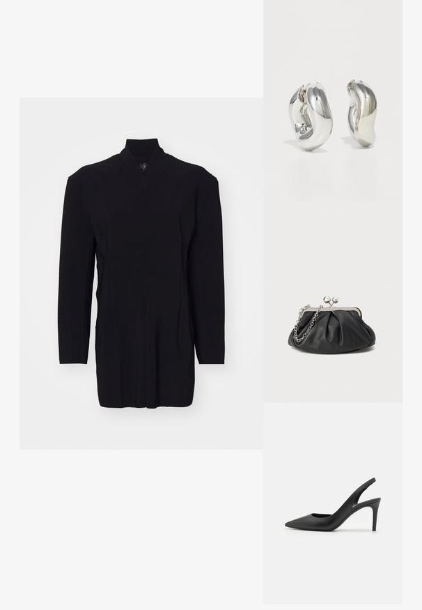 Zwarte, langmouwige kleding met een hoge kraag, voorzien van een ritsluiting en gestructureerde naden voor een getailleerde pasvorm. Soepele textuur, minimalistisch ontwerp.; Zwarte leren slingback hoge hakken met een puntige neus, met een uitsparing aan de voorkant en een dunne stilettohak.; Zwarte leren clutch met geplooide textuur, zilverkleurig metalen frame, drukknopsluiting en kettingriem. Glad, zacht oppervlak.; Zilveren sculpturale oorbellen met gladde, gebogen vormen en reflecterende oppervlakken. Voorzien van een gesloten hoepelontwerp en een onderscheidende organische vorm.