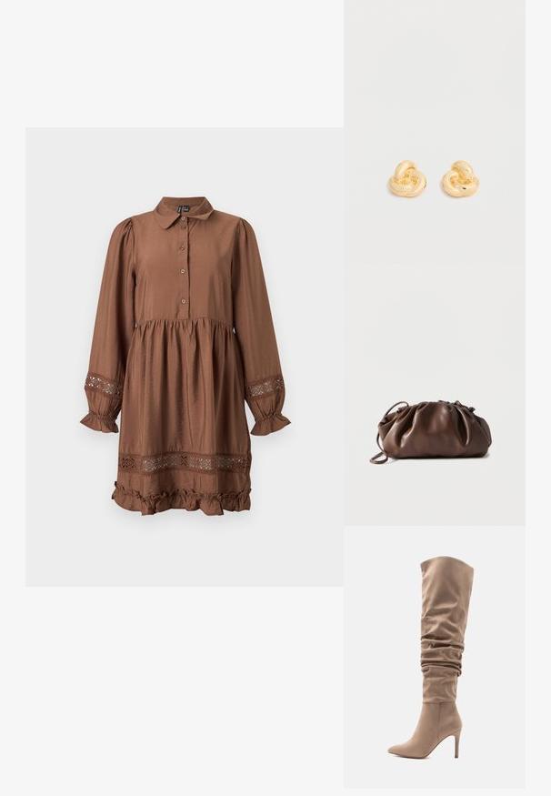 Robe marron à manches longues avec fermeture boutonnée à l'avant, taille froncée, détails en dentelle aux poignets et à l'ourlet, et bordure à volants en bas.; Botte en simili daim beige allant au-dessus du genou avec un design décontracté, un bout pointu et un talon aiguille de 10 cm. Texture lisse et style minimaliste.; Sacoche en cuir marron doux avec un haut froncé et une fine bandoulière, posée sur un fond blanc.; Paire de clous d'oreilles en forme de nœud, couleur or brillant, sur un fond blanc uni.