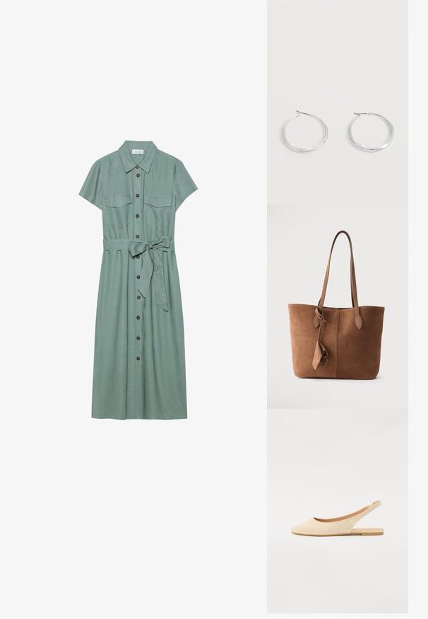 Grøn, kortærmet kjole lavet af struktureret stof, med knaplukning foran, to brystlommer og en bundet taljebælte.; Beige slingback flade med spids tå, lavet af struktureret stof, med en lav og fleksibel sål og et åbent hældesign.; Brun ruskinds-tote taske med to skulderremme, et enkelt design og en frynse-detalje på siden. Glat tekstur og struktureret form.; Sølvfarvede metaloorringe med glat, let buet overflade og låsemekanisme på en ensfarvet hvid baggrund.