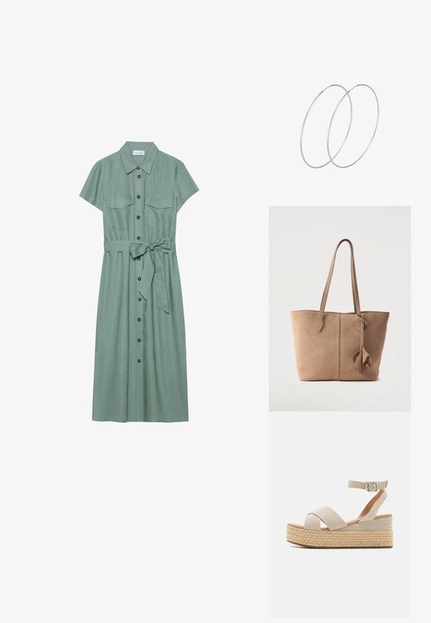 Robe verte à manches courtes en tissu texturé, avec un devant à boutons, deux poches poitrine et une ceinture nouée à la taille.; Sandales plateforme espadrilles beiges avec une tige en textile tissé, des sangles croisées, une boucle à la cheville et une semelle en jute texturé.; Sac fourre-tout en daim beige doux avec deux longues anses, un design simple et un détail noué sur le côté. Texture lisse sur toute la surface.; Boucles d'oreilles en argent au design minimaliste. Forme circulaire, texture lisse et profil fin. Légères avec une finition polie.