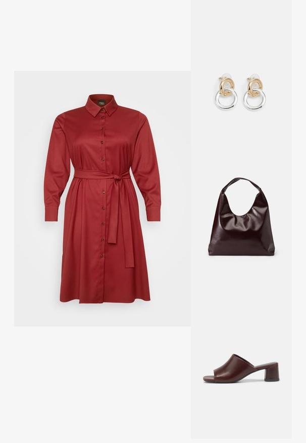 Bordeauxfarbenes Hemdkleid, mit Knopfverschluss an der Vorderseite, langen Ärmeln, tailliertem Schnitt und einem Gürtel in der Taille, aus weichem Stoff mit glatter Textur und subtiler Glanz.; Dunkelburgunderfarbene, offene Sandalen aus glattem Leder mit einem abgerundeten Design und einem stabilen Blockabsatz. Seitliche Ansicht gezeigt.; Burgunderfarbene, glänzende tote Bag aus veganem Leder mit einer weichen, skulpturalen Form und einem breiten, geschwungenen Henkel für einfaches Tragen.; Ohrringe aus Gold und Silber mit ineinander verschlungenen runden Elementen, einer polierten Oberfläche und einem Steckverschluss für einen sicheren Halt.