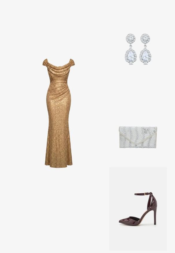 Gouden avondjurk met pailletten, off-shoulder, met geplooide details en een nauwsluitend, tot op de vloer reikend silhouet.; Bordeauxkleurige lakleren hoge hak schoen met een puntige neus, enkelbandje en een 10 cm hoge stilleto hak. Gladde textuur en minimale details.; faina Clutch - silver coloured; Zilverkleurige oorbellen met een ronde studs met een pavé zetting, en een peervormige hanger omringd door kleinere stenen, wat een sprankelend effect benadrukt.
