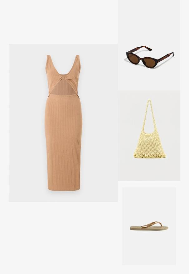 Geribbelde midi-jurk in tan, met een diepe V-hals, uitsnijding over het midden en een getailleerde pasvorm met een rechte zoom.; Beige teenslipper met gestructureerde zool en bronzen metalen Y-vormige banden op een witte effen achtergrond.; Bruine schildpad zonnebril met een vintage cat-eye vorm en bruine lenzen. Heeft gebogen armen met rode accenten.; Gele macramé net tas met lange band en beige tasje erin, getoond op een effen witte achtergrond.