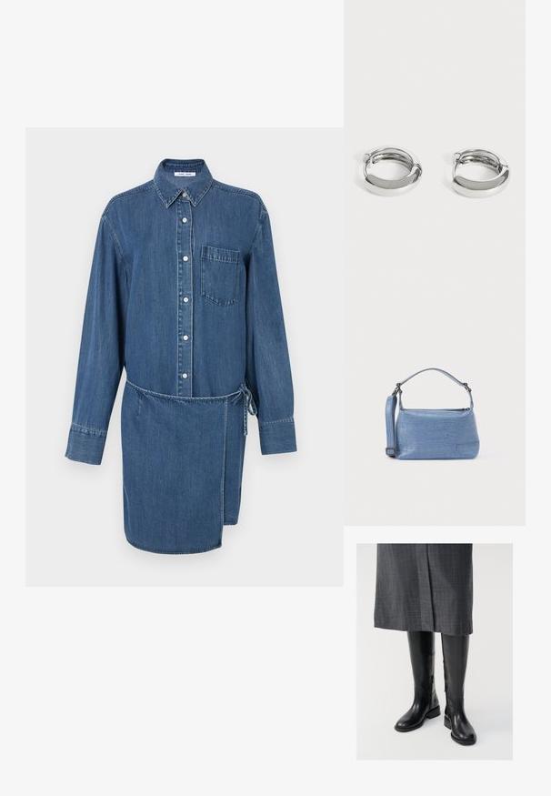 Denim-Kleid in Dunkelblau mit durchgehender Knopfleiste, langen Ärmeln, einer einzelnen Brusttasche und einem Taillenbindegürtel.; Knielange schwarze Lederstiefel mit glatter Textur, seitlichen Reißverschlüssen und flacher Sohle. Die Stiefel haben einen strukturierten Schaft und minimales Zubehör.; Hellblaue Handtasche mit Krokodilleder-Prägung, kurzem Griff und abnehmbarem Schulterriemen. Glatte Textur mit Reißverschlussverschluss.; Paar kleine, glänzende silberne Creolen mit glatten, abgerundeten Oberflächen auf einfachem weißem Hintergrund.