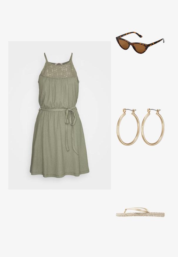 Anna Field Freizeitkleid - olive; Flache beige Flip-Flop-Sandale mit geflochtener Sohle und dünnen metallisch goldenen Riemen, seitlich auf weißem Hintergrund gezeigt.; Katzenaugen-Sonnenbrille mit einem schwarz-orangenen Schildpattrahmen, braunen Gläsern und schlanken, spitzen Enden. Verfügt über ein minimalistisches Logo am Bügel.; Goldfarbene Metall-Ohrringe in Form von Kreisen mit einem glatten, runden Design und einem gesicherten Klappverschluss. Leicht und mit einer polierten Oberfläche.