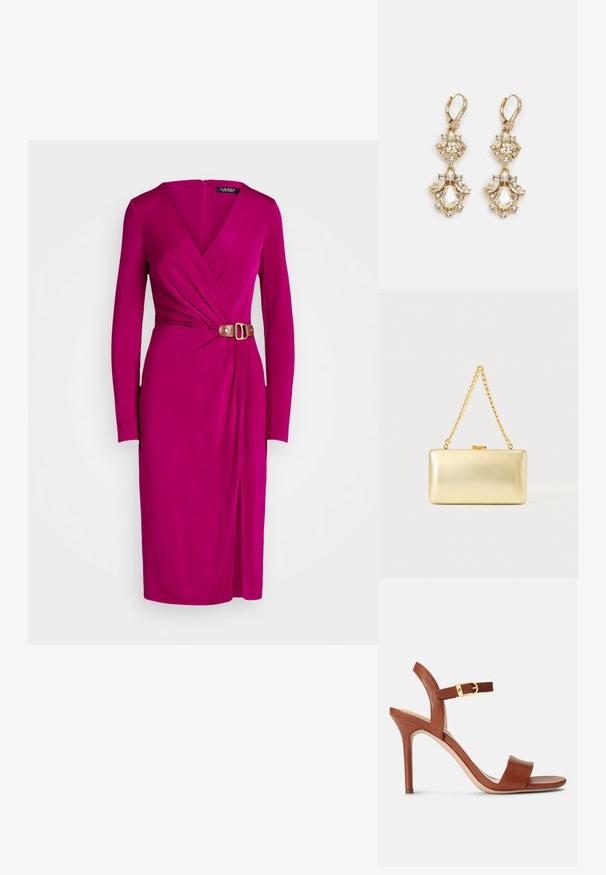 Lauren Ralph Lauren BERTEE LONG SLEEVE COCKTAIL DRESS - Koktailové šaty/večierkové šaty - fuchsia berry; Hnedé kožené sandále na vysokom podpätku s elegantným dizajnom, nastaviteľným remienkom okolo členku a decentným zlatým prackovým detailom. Otvorená špička a hladká textúra.; Obdĺžniková zlatá kabelka s lesklým povrchom, kovovým zapínaním a krátkym zlatým retiazkovým držadlom na svetlom jednofarebnom pozadí.; Zlaté visiace náušnice s dizajnom zhlukovania, obsahujúce okrúhle a slzovité priehľadné kryštály, ktoré predvádzajú precízne detaily.