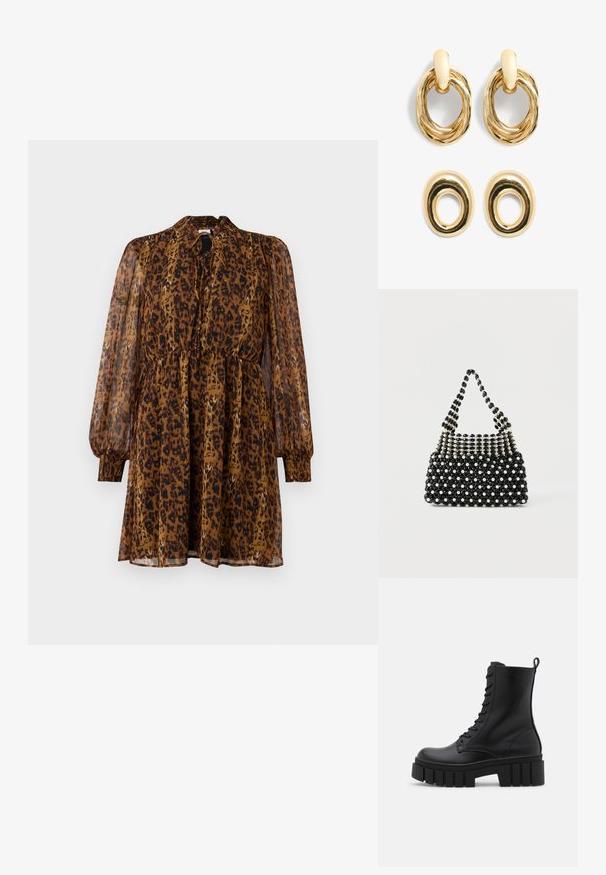 Leopardenmusterkleid aus transparentem braunem Stoff mit langen, puffärmeligen Ärmeln, einem hohen Kragen und einem elastischen Bund, versehen mit einer Bindeschließe am Kragen.; Schwarze Lederknöchelstiefel mit klobiger, gerippter Sohle, Schnürung vorne und Zuglasche auf glattem weißen Hintergrund.; Schwarze und weiße Handtasche mit Perlenbesatz und kurzem Griff, die abwechselnd perlenähnliche und schwarze facettierte Perlen in einem karierten Muster zeigt.; Goldfarbene Metallohrringe mit gedrehten ovalen Designs. Das obere Paar hat eine strukturierte Schlaufe; das untere Paar ist glatt mit einem kreisförmigen Ausschnitt.