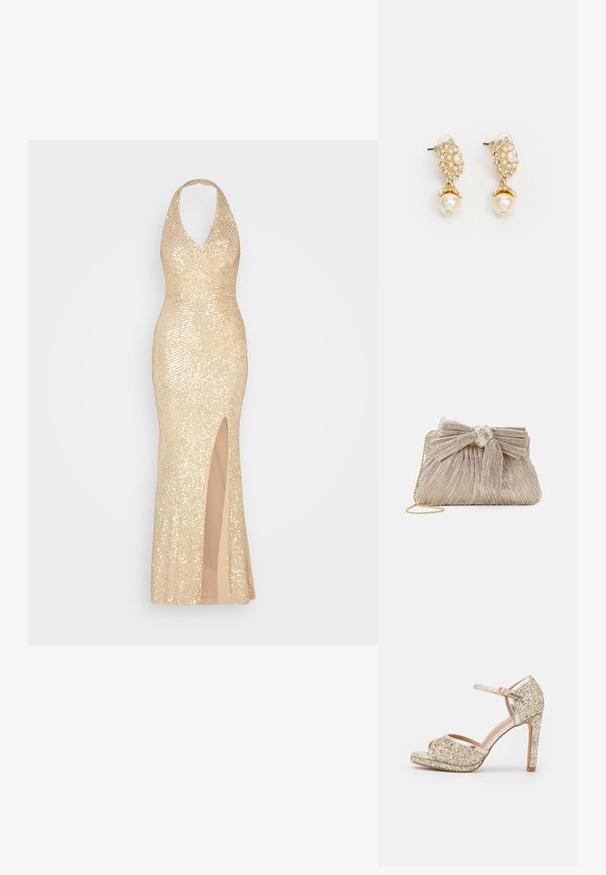 Gouden paillettenkleed met een halternekkraag, aangesloten silhouet en een hoge split tot boven de dij. Soepele binnenvoering aanvult de glanzende buitenlaag.; Gouden glitter high-heeled sandaal met open teen, enkelbandje en chunky plateauzool. Glad metallic accentueert het algehele ontwerp.; Metalen gouden clutch tas van geplooid stof, met een strikdetail aan de bovenkant en een gouden kettingband voor veelzijdigheid en gemakkelijk dragen.; Gouden oorbellen met een bloemenontwerp, verrijkt met parelaccenten en een grotere parel-druppel. Versierd met kleine, heldere kristallen.