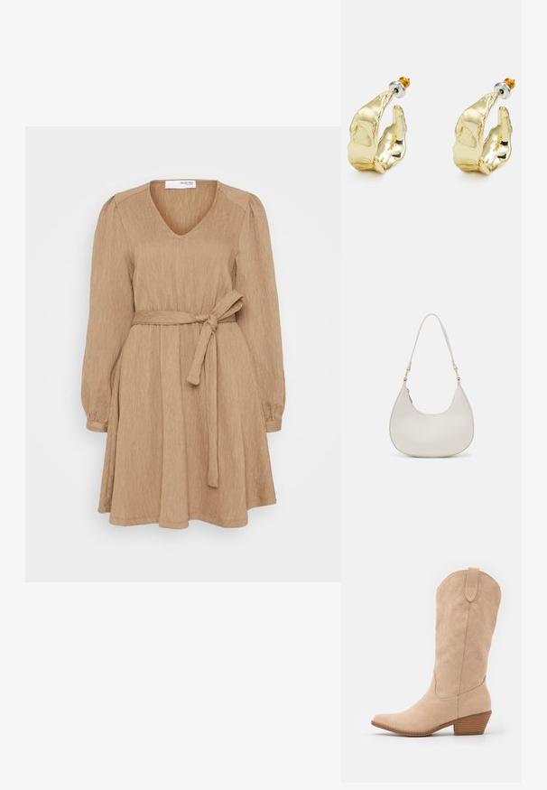 Selected SLFQUINN SHORT DRESS - Denné šaty - greige; Bežové semišové kovbojské topánky s špicatou špičkou a jemne textúrovaným siluetom. Obsahujú dekoratívne šitie a nízky stohovaný podpätok.; Krémová kožená taška na rameno v polkruhovom tvare, so tenkým popruhom a subtílnym prešívaním. Minimalistický dizajn s akcentmi z pozlátenej ocele.; Náušnice v zlatej farbe v tvare abstraktných rúk, s lesklým povrchom, zložitými detailmi a strieborným a zlatým podstavcom pre bezpečné upevnenie.