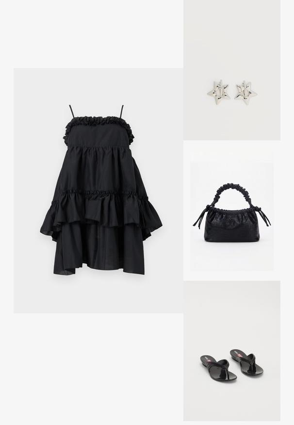 Sort ærmeløs kjole med tynde stropper, flæset udskæring og lagdelt, rynket nederdel med asymmetrisk kant.; Melissa QUANTUM THONG X DIESEL - Sandaler m/ tåsplit - black; Sort taske med krokodilletekstur, rynket øverste kant, samlet hank og snore med kvaster på hver side mod en hvid baggrund.; Sølv stjerneformede øreringe med en glat, poleret finish på en ensfarvet hvid baggrund.