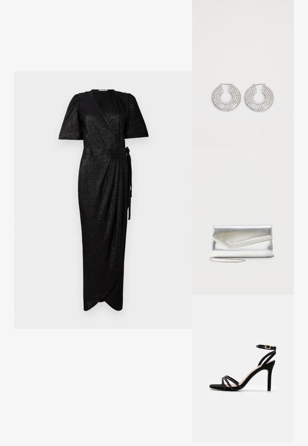Sort omslagklædning lavet af struktureret stof med korte puffærmer, et bælte at binde i taljen, og en lang, flagrende silhuet.; Anna Field Sandaler - black; Skinnende sølv clutch taske med kuvertlåg og dekorativ kant, lille sølvkæde, på ensartet lys baggrund.; Sølvøreringe med flere klare krystaludsmykninger, med en struktureret overflade og et åbent rundt design.