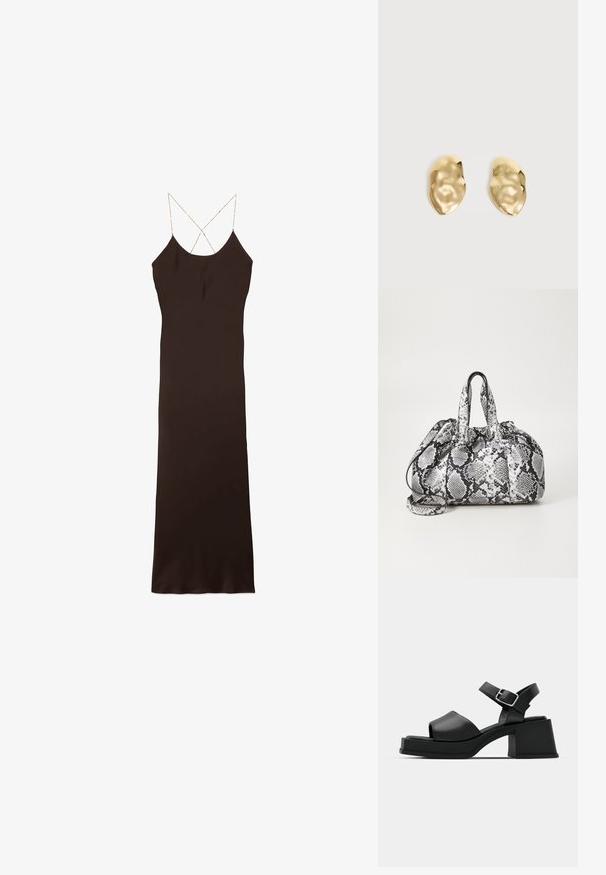 Lange, donkerbruine slipjurk met dunne, gekruiste spaghettibandjes en een aangesloten silhouet.; Zwarte leren platform sandalen met een open teen ontwerp, enkelbandje en een stevige vierkante hak. Soepele textuur en minimalistische stijl.; Zwart-wit handtas met slangenhuidpatroon, voorzien van twee handvaten, een trekkoordsluiting en een afneembare schouderriem. Hanteert een gladde textuur.; Een paar glanzende, onregelmatig gevormde gouden metalen oorbellen met een gekreukeld, glad oppervlak op een effen lichte achtergrond.
