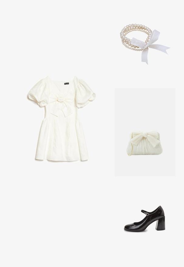 Weißes kurzes Kleid mit Puffärmeln und großem vorderem Schleifendetail, mit dem Etikett Sister Jane, flach auf weißem Hintergrund liegend.; Schwarze Lackleder-Mary-Jane-Schuhe mit runder Zehenpartie, Knöchelriemen mit einem Metallverschluss und einem klobigen Blockabsatz. Glatte, glänzende Textur.; Weißes, gefaltetes Clutch-Case mit einem auffälligen Schleifendetail und einem goldenen Kettenriemen. Weiche Textur mit einem gerafften Design auf der Vorderseite.; Weißes Perlenarmband mit mehreren Strängen, das unterschiedliche Größen von Perlen aufweist. Mit einer durchsichtigen weißen Schleife gebunden.
