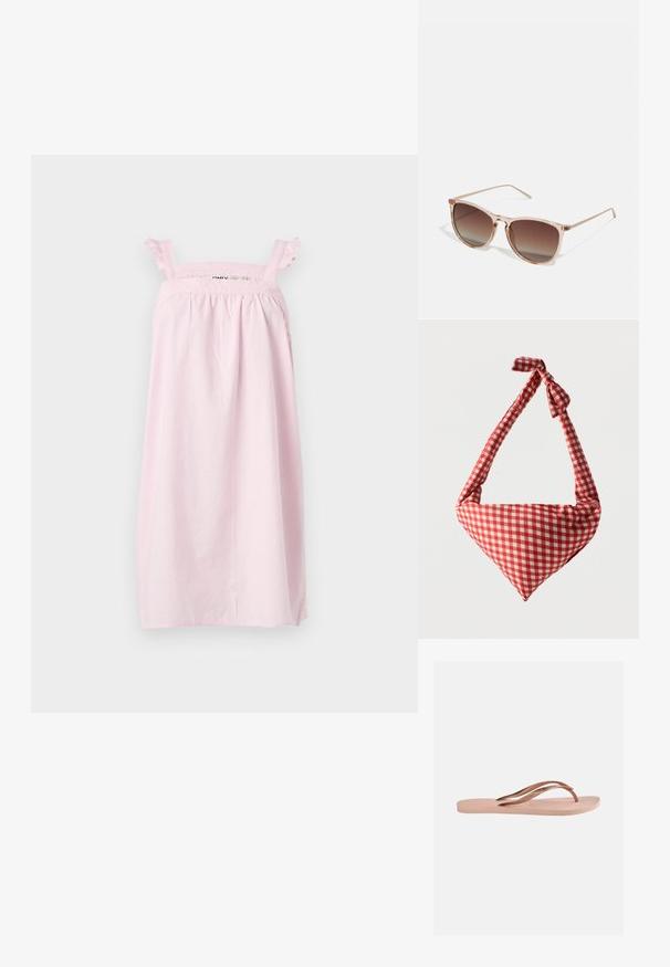 Vestido sin mangas de color rosa claro con tirantes fruncidos y tela recogida debajo del escote cuadrado.; Chancla única de color rosa claro con suela texturizada y correas metálicas de oro rosa en forma de Y sobre un fondo liso.; Gafas de sol con degradado marrón y un marco translúcido rosa, forma cuadrada y brazos de metal delgados. Presenta bordes redondeados y un diseño minimalista.; Bolso de tela suave para el hombro con patrón de cuadros rojos y blancos, asa con nudo y forma triangular sobre un fondo liso.