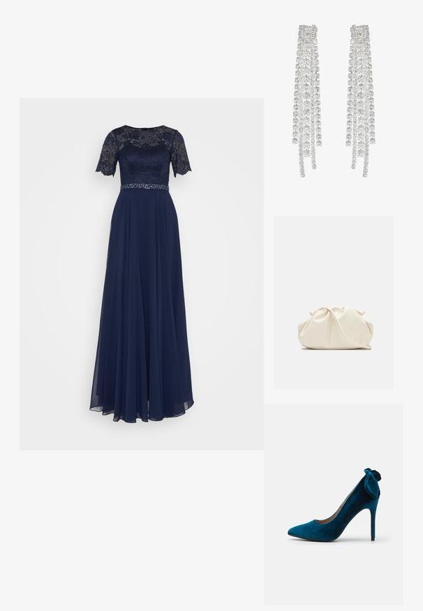 Robe de soirée bleu marine avec un corsage en dentelle et des manches courtes, accentuée d'une ceinture perlée. Jupe fluide avec une texture douce et superposée.; Anna Field by Zalando Escarpins - dark blue; Pochette en cuir souple couleur crème avec un design froncé et une fine bandoulière reposant à l’avant sur un fond uni.; De longues boucles d'oreilles en argent ornées d'un assortiment de cristaux transparents à facettes, disposés en fils cascade de longueurs et de formes variées.