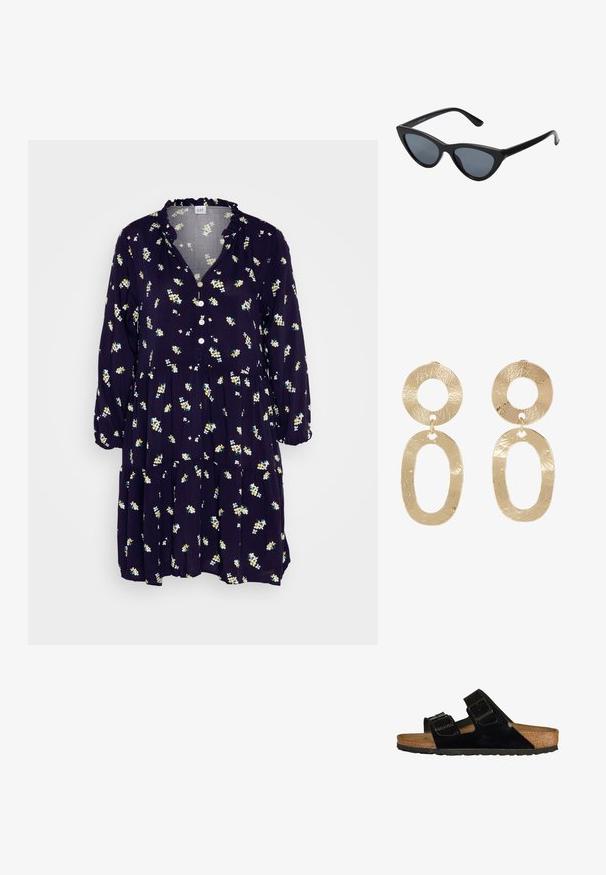GAP TIER MINI DRESS - Skjortekjole - navy; Sorte patentlæder sandaler med to justerbare stropper, korksål og gummisål, der har en glat tekstur og et minimalistisk design.; Sorte katteøje solbriller med mørkegrå linser, slankt plastisk stel, spidse hjørner og lige stænger. Ingen synlig hardware eller dekorationer.; sweet deluxe Øreringe - gold-coloured