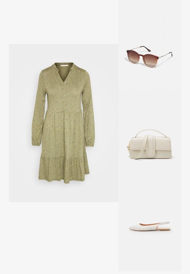 Robe verte à manches longues, décolleté en V et col à volants. Présente des motifs floraux et un design à étages au niveau de l'ourlet. Texture de tissu douce.; Ballerines blanches en cuir avec un bout pointu, design minimal, semelle plate et détail découpé au niveau du talon. Texture lisse.; Lunettes de soleil rondes avec des verres dégradés marron, une monture en acétate écaille de tortue, et des accents en métal doré sur le pont et les branches.; Sac à main en cuir couleur crème, de forme rectangulaire, avec une poignée plate et une bandoulière détachable ; présente un rabat à l'avant avec une fermeture magnétique.