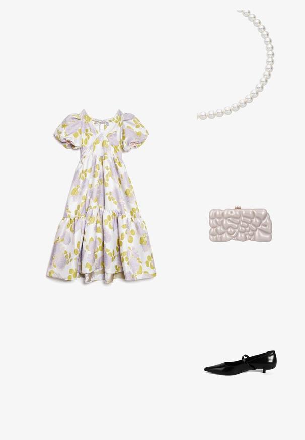 Robe midi blanche avec manches bouffantes, motif floral violet, feuilles vertes, col en V et détail noué dans le dos, jupe à volants.; Ballerines en cuir verni noir avec un bout pointu, un petit talon, et une fine bride sur le cou-de-pied. Texture lisse, design minimaliste.; Pochette de couleur crème avec une surface texturée brillante, irrégulière et bulleuse, avec un petit fermoir doré sur le dessus.; Collier en perles blanches avec des perles uniformément formées et brillantes, enfilées ensemble dans un motif courbe et lisse, mettant en valeur une texture brillante.