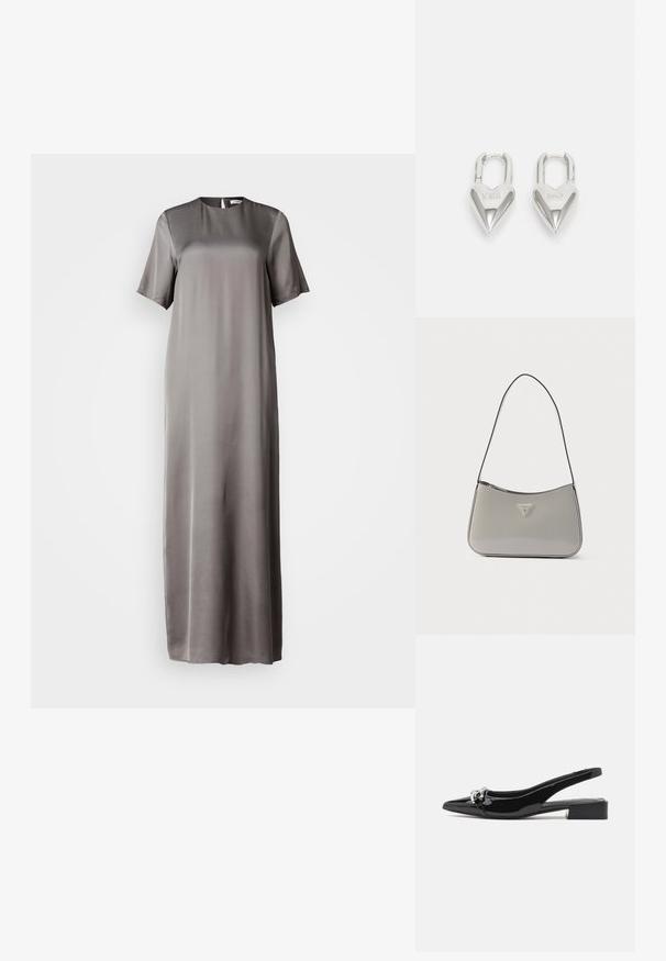Satin maxi-jurk in gedempt grijs met korte mouwen, een ronde halslijn en een sleutelgatdetail aan de achterkant. Gladde textuur, vloeiende ontwerp.; Zwarte slingback schoen van lakleer met een spits toelopende neus, lage blokhak en zilverkleurige hardware aan de voorkant.; Grijze schoudertas van lakleer met een gebogen ontwerp, zwarte bies en een zilverkleurige logoplaat aan de voorkant. Verstelbare riem voor veelzijdig gebruik.; Zilveren hartvormige hangsloten met gegraveerde teksten "JA" en "NEE", gepolijst oppervlak, symmetrisch ontwerp en een robuuste metalen sluiting.