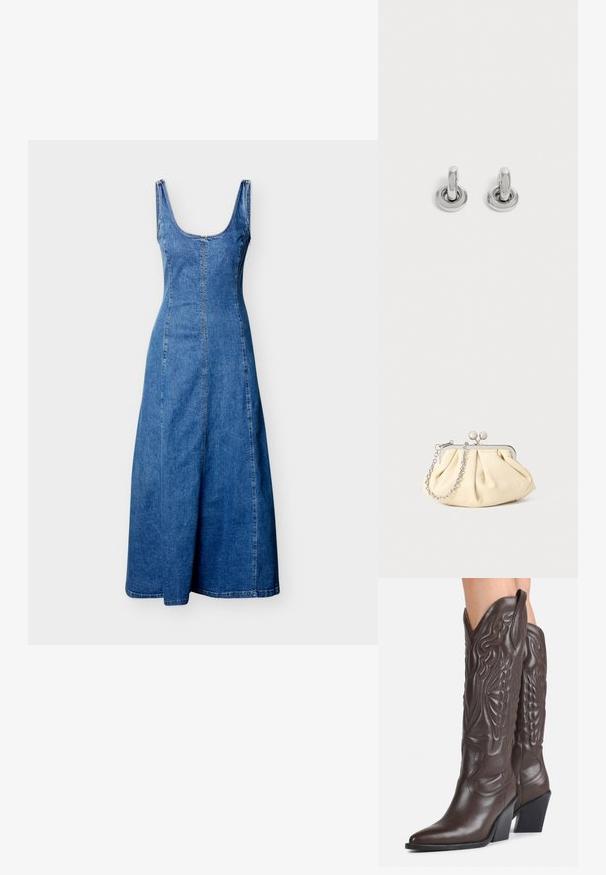 Mouwloze blauwe denim midi-jurk met een ronde halslijn en een aansluitend lijfje, dat zachtjes uitloopt naar de zoom.; Donkerbruine leren cowboylaarzen tot over de knie met puntige neuzen, decoratieve stiksels en schuine blokhakken gedragen door een persoon.; Geplooide beige leren clutch met een zilveren metalen frame, voorzien van twee ronde decoratieve sluitingen en een zilveren kettingriem.; Een paar kleine, glanzende zilveren creolen met een ronde basis, afgebeeld op een effen lichte achtergrond.