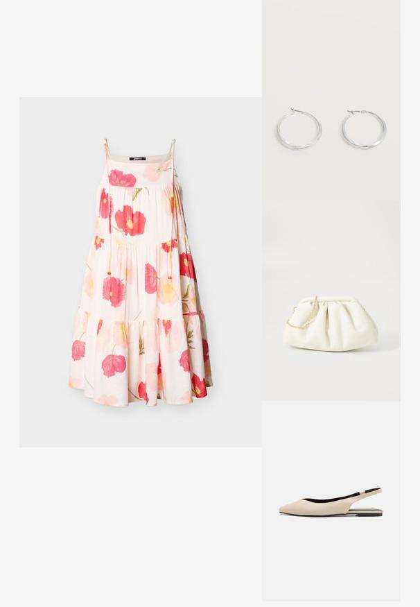Weißes ärmelloses Kleid mit pinken und roten Blumenmustern, dünnen Trägern, gerafften Stufen und dekorativen Kordelzügen mit Holzperlen.; Beige Leder Slingback-Ballerinas mit spitzem Zeh, minimalistischem Design, glatter Textur und einer niedrigen schwarzen Sohle.; Weiße Lederhandtasche mit einem gerafften Design, ausgestattet mit einem goldenen Kettenriemen und einer runden Form. Glatte Textur mit sanften Falten und ohne Muster.; Silberne Metallcreolen mit glatter, leicht gebogener Oberfläche und Klappverschluss vor schlicht weißem Hintergrund.