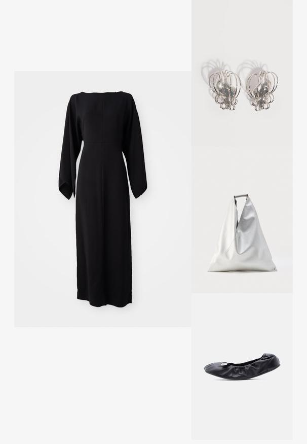 Robe noire à manches longues avec une coupe droite, dotée d'un décolleté bateau et d'une texture douce et lisse. Pas de motifs visibles ni de détails en métal.; Chaussure plate en cuir noir avec un bout arrondi et un design froncé le long de l'ouverture. Présente un détail discret en métal argenté sur le devant.; Grand sac fourre-tout argenté de forme triangulaire avec une texture en cuir souple, debout verticalement avec une poignée supérieure visible sur un fond uni.; Paire de boucles d'oreilles en métal argenté avec un design en cage à fil ouvert et des formes ovales centrales lisses projetant des ombres courbes sur un fond blanc.