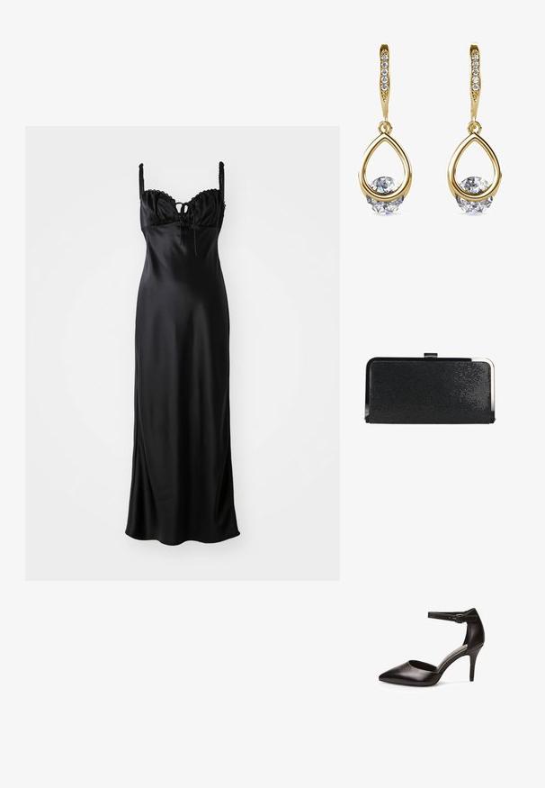 Schwarzes Satin-Maxikleid mit einem taillierten Oberteil, gewelltem Spitzenbesatz, verstellbaren Spaghetti-Trägern und einer Frontbindedetail.; Schwarzer Leder-Pumps mit spitzem Zehenbereich, Knöchelriemen und schmalem Absatz. Glatte Textur und minimales Zubehör.; Schwarze, strukturierte rechteckige Clutch-Tasche mit silbernem Metallrahmen und Schnappverschluss auf weißem Hintergrund.; Goldene Tropfenohrringe mit runden, klaren Edelsteinen an der Basis. Texturierter Oberbereich mit kleinen, runden Akzenten entlang des Creolen.