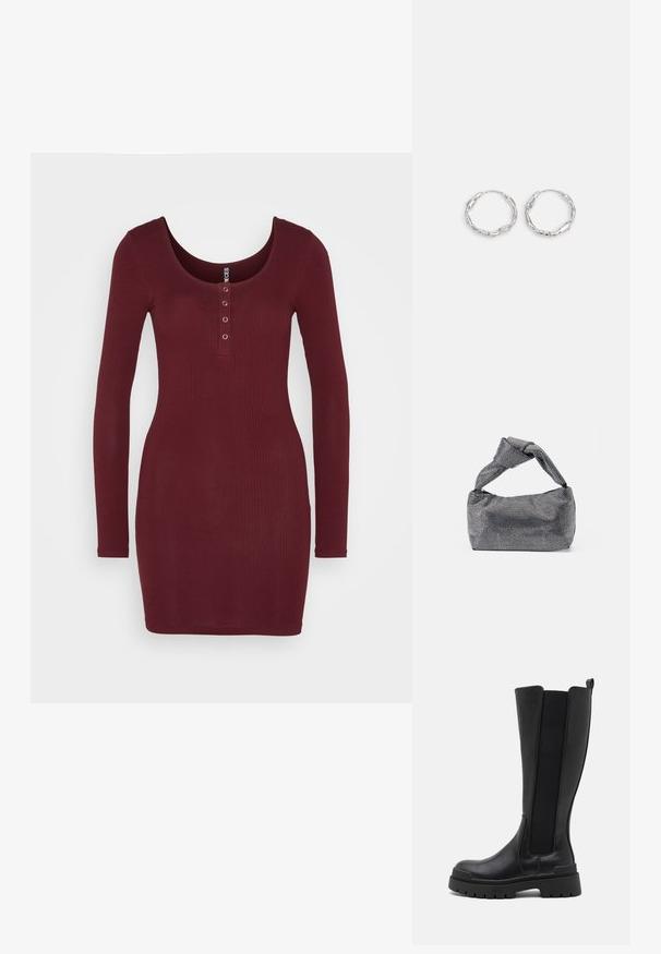 Pieces PCKITTI DRESS - Trikotaažkleit - tawny port; Even&Odd by Zalando Platvormsaapad - black; Must musta ja hõbedane käekott, millel on tekstureeritud pind, millel on teemanti muster, sõlmega käepide ja struktureeritud kuju.; Hõbedased rõngaskõrvarõngad, millel on lainejoonega ebaühtlane tekstuur. Omavad õhukest, ümmargust kuju ja peegeldavat pinda.