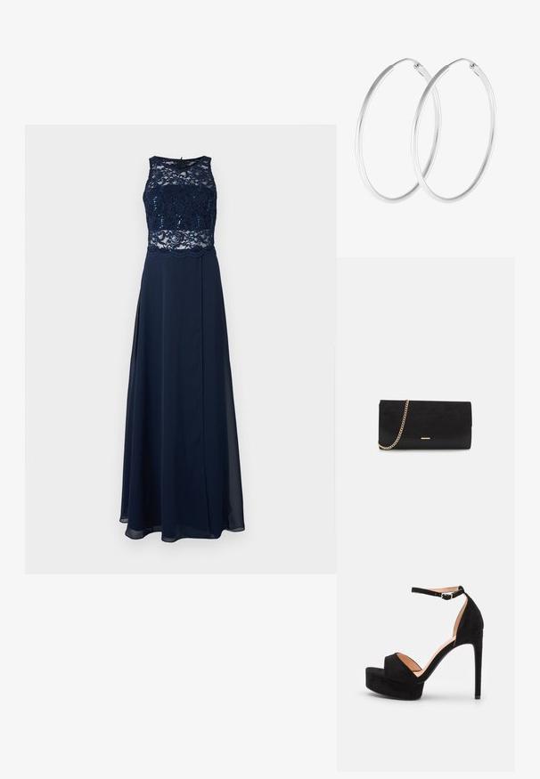Navyblaues Abendkleid mit einem Spitzenoberteil und Pailletten, ärmelloses Design und einem fließenden Rock mit einem hohen Schlitz.; Schwarze Wildleder-Peeptoe-Sandale mit hoch gelegener Plateausohle, Knöchelriemen mit silberner Hardware, offenem Zehenbereich und glatter Textur.; Schwarze Clutch aus Wildleder mit strukturierter Oberfläche, ausgestattet mit einem goldenen Kettenriemen und einem eleganten, kantigen Design.; Silberfarbene Creolen mit einer glatten, runden Form und einer polierten Oberfläche. Beide Ohrringe haben die gleiche Größe und verfügen über einen sicheren Verschlussmechanismus.