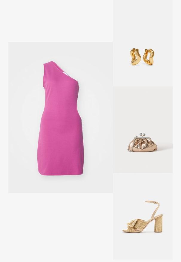 Asymmetrische jurk met één schouder in een gestructureerde, felle roze stof. Strak aansluitende silhouette met een gladde zoom en minimale ontwerpkenmerken.; Gouden sandalen met hakken, voorzien van een geknoopte voorkant, gegolfde textuur en een enkelriem. De blokhak heeft een ribbelontwerp, wat de grip verbetert.; Kleine gouden metallic clutch met zilveren sluiting en kettingriem op een effen lichte achtergrond.; Gouden oorringen met een golvend ontwerp, voorzien van een gladde, glanzende oppervlakte en een gestroomlijnde vorm. Geen zichtbare sluitingen.