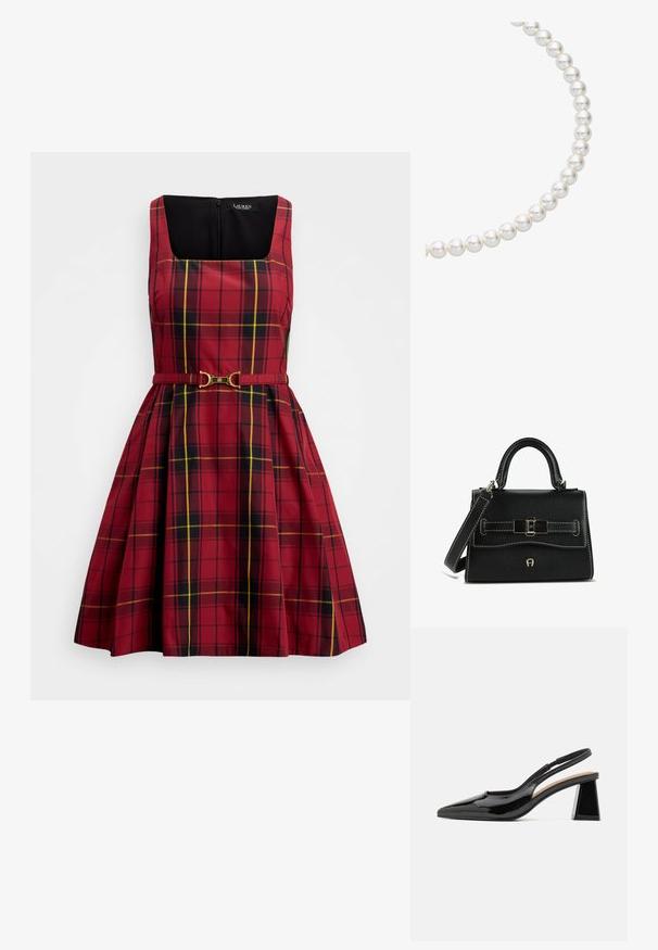 Rode geblokte jurk met een vierkante halslijn, mouwenloze ontwerp, en een uitlopende rok. Bevat een dunne riem met goudkleurige accenten op de taille.; Zwarte gepatineerde slingback hakken met een spitse neus, voorzien van een unieke geometrische blokhak en een gladde textuur. Verstelbare band voor ondersteuning.; Zwarte leren handtas met een gestructureerde afwerking. Voorzien van een gestructureerde vorm, korte handgreep, verstelbare band en een decoratieve gesp.; Witte parelketting met gelijkmatig gevormde, glanzende kralen, aan elkaar geregen in een vloeiende, gebogen patronen, die een glanzende textuur laten zien.