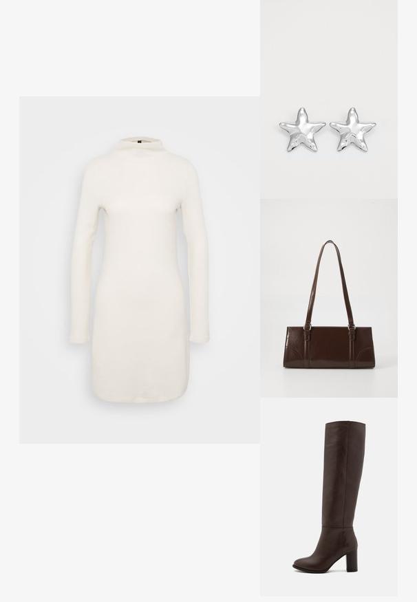 Strikket kjole i off-white, med høj hals og lange ærmer. Stoffet har en ribbet tekstur og en tætsiddende silhuet.; Brun læderknæhøj støvle med en blokhæl, glat tekstur, rund tå og minimale syninger.; Brun lakeret håndtaske med rektangulær form, to lange håndtag og subtile buede detaljer på fronten.; Sølvstjernede øreringe med en poleret, blank overflade. Hver ørering har fem spidser og subtile teksturdetaljer på overfladen.