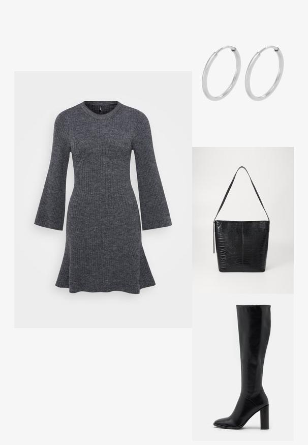 Ribbet, grå strikkjole med lange, udvidede ærmer og en tætsiddende bodice, der blødt udvider sig i kanten. Rund halsudskæring, minimal detaljering.; Knæhøje sorte læderstøvler med spids tå og kraftig hæl. Glat tekstur med minimale detaljer og et tætsiddende skaftdesign.; Sort håndtaske i krokodillepræget læder med flad krop, justerbar rem og lynlåslukning. Glat tekstur med struktureret form.; Sølv hoops øreringe, cirkulær form, glat skinnende tekstur og ensartet bredde hele vejen igennem. Minimalistisk design uden yderligere accenter.
