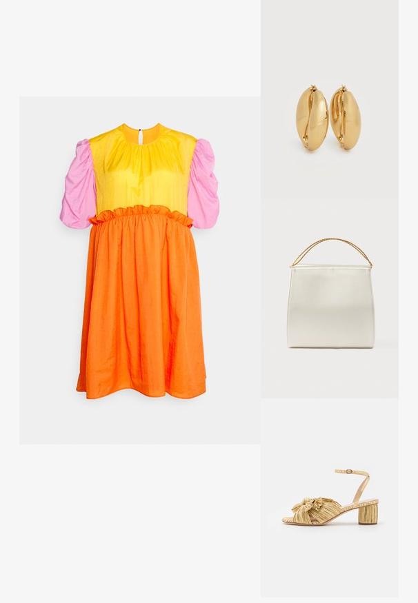 Brogger EXCLUSIVE ADA DRESS - Φόρεμα ημέρας - orange; Χρυσές σάνταλες με τακούνι, με υφή και πτυχές, που διαθέτουν έντονη λεπτομέρεια σε φιόγκο. Ιμάντας γύρω από τον αστράγαλο με ρυθμιζόμενη αγκράφα, μέτριο τετράγωνο τακούνι.; Δομημένη τσάντα χειρός με σατινέ φινίρισμα, σε κρεμ χρώμα, με λουράκι ώμου αλυσίδα. Διαθέτει επίπεδη, λεία υφή και καθαρές ραφές.; Ζεύγος γυαλιστερών σκουλαρικιών με χρυσό τόνο, παχιά κρίκοι με ελαφρώς οβάλ, χοντρό σχέδιο και κλιπς με μεντεσέ, σε λευκό φόντο.