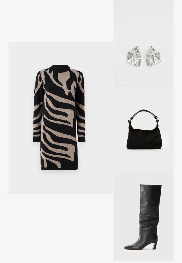 Gebreide jurk met een zwart en beige zebrapatroon, hoge halslijn en lange mouwen, met een zachte textuur en een relaxte pasvorm.; Zwarte leren enkellaars met hak, met een lichtjes slappende schacht en een puntige neus, op een lichte achtergrond.; Zwarte neplederen handtas met een zachte textuur, ronde vorm en een stevige zwartleren schouderband. Zilveren hardwareaccenten zichtbaar.; Zilveren metalen oorbellen met een golvend, sculpturaal ontwerp, voorzien van een gepolijste afwerking en onregelmatige vormen, die een hedendaagse esthetiek benadrukken.