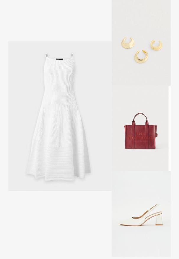 Vestido blanco sin mangas de punto acanalado con falda acampanada y escote cuadrado con clips sobre fondo liso.; Zapato de tacón blanco de charol con punta afilada y un tacón en bloque geométrico. El interior cuenta con una plantilla beige y cortes laterales mínimos.; Bolso tote de cuero rojo con asas dobles y "THE TOTE BAG MARC JACOBS" grabado en el centro frontal.; Tres brillantes anillos abiertos de estilo brazalete en oro con superficies suaves y curvadas, dispuestos sobre un fondo gris claro.