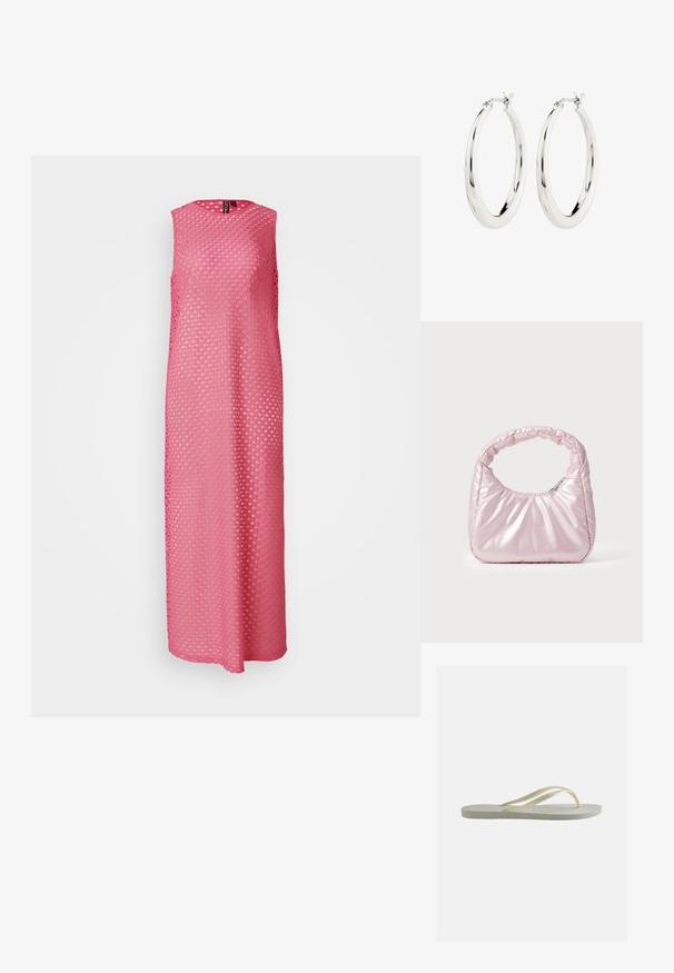 Mouwloze roze jurk met een mesh-design met cirkelvormige uitsparingen. Rechte silhouet, lichtgewicht stof en enkel-lengte snit.; Enkele ecru rubberen teenslipper met dunne bandjes en een gestructureerd voetbed, zijaanzicht op een effen achtergrond.; Roze, gevoerde handtas met een afgeronde vorm, gemaakt van glanzend materiaal. Beschikt over een geplooide handgreep en een ritssluiting voor veilige toegang.; Zilveren oorbellen in de vorm van een gladde, glanzende ring. Circulaire vorm, voorzien van een veilige sluiting. Eenvoudig en elegant ontwerp.