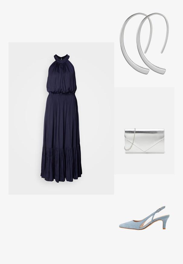 Mariene blauwe halterjurk van zachte, vloeiende stof, met een geplooide bodice, elastische taille en een gelaagde rucheszoom.; Lichtblauwe nubuck slingback hak, puntige neus, verstelbaar enkelbandje met metalen gesp, natuurlijke beige binnenzool en lage hak.; Zilveren metallieke clutch met een flapsluiting, envelopontwerp en een afneembare kettingriem. Gladde textuur met schuine naden.; Zilveren metalen oorbellen in de vorm van een gladde, glanzende, gebogen halve maan, met een minimalistisch ontwerp en zonder zichtbare patronen.