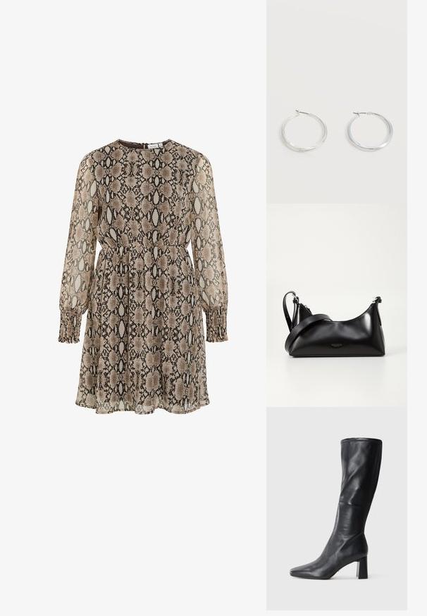 Robe imprimée serpent marron et crème, en tissu transparent, manches longues avec poignets smockés, taille cintrée et décolleté arrondi avec fermeture au dos.; Botte en cuir noir, hauteur genou, à bout pointu et à talon épais. Texture lisse avec un design élégant et des détails de couture subtils.; Sac à main en cuir noir avec une texture lisse. Dispose d'une bandoulière adjustable et d'un design élégant et minimaliste avec une fermeture éclair.; Boucles d’oreilles créoles en métal argenté avec une surface lisse légèrement incurvée et des fermoirs à clapet sur un fond blanc uni.