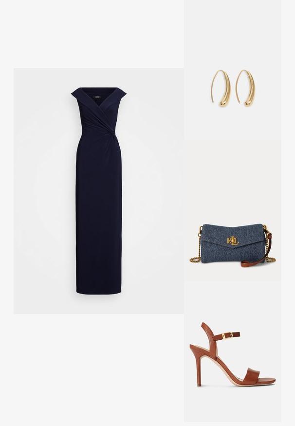 Mørkeblå aftenkjole med off-shoulder-design, der har en snoet liv og en lang, tætsiddende silhuet lavet af glat stof.; Brune læder højhælede sandal med et elegant design, justerbar ankelrem og subtil guldspænde accenter. Åben tå og glat tekstur.; Blå denim clutch taske med gyldent RL-logo, gyldigt kæderem og brun læderhåndledsrem på hvid baggrund.; Guldfarvede metal hoops øreringe med en bøjet, forlænget form. Har en glat, skinnende overflade og en afrundet spids for ekstra detalje.