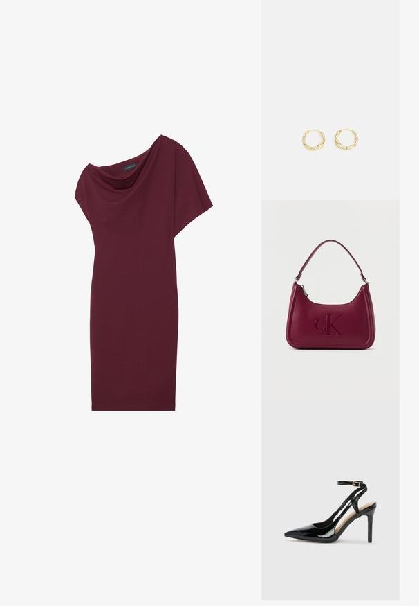 Burgunderfarbenes Kleid mit drapiertem Ausschnitt, kurzen Ärmeln und taillierter Silhouette. Hergestellt aus weichem Stoff mit glatter Textur.; Schwarze Patentleder-High-Heel-Slingback-Pumps mit spitzem Zeh, verstellbarem Knöchelriemen und offenen Seiten. Glatte Textur.; Burgunderfarbene Lederhandtasche mit geprägtem "cK"-Logo und einem kurzen Tragegurt, ausgestattet mit Reißverschluss und silbernen Hardware-Akzenten.; Goldene Creolen mit einer strukturierten, unregelmäßigen Oberfläche. Sie verfügen über ein leichtes Design und eine runde Form, die sich für den täglichen Gebrauch eignet.