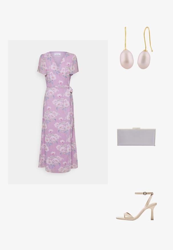 VILA VIINGRID ANCLE WRAP DRESS - Hverdagskjole - pastel lilacaop; Nude patentlæder højhælede sandaler med en tynd ankelrem og rund spænde, åben tå design og en slank stiletto hæl.; Rektangulær lavendel clutch lavet af tekstureret materiale med glatte kanter. Har en sølv spænde lukning på toppen.; Guld krogekrogeøreringe med glatte, aflange rosa perler med en subtil glans og en rund form, monteret på en tynd trådkrog.