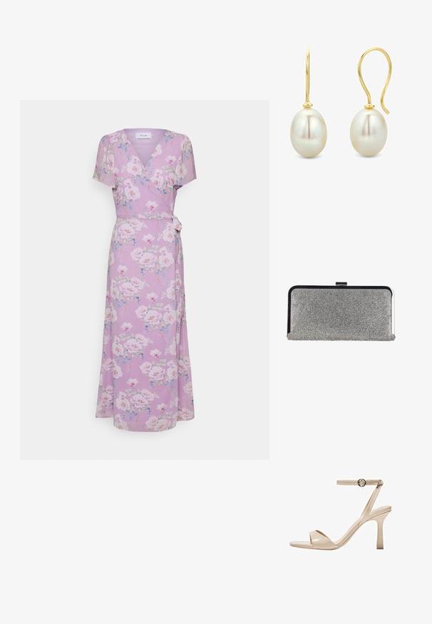 VILA VIINGRID ANCLE WRAP DRESS - Denné šaty - pastel lilacaop; Nude lakované sandále na vysokom podpätku s tenkým remienkom okolo členka a obručovým prackom, otvorenou špičkou a štíhlym stiletto podpätkom.; Obdĺžniková strieborná kabelka na večierok pokrytá drobnými kryštálikmi, s čiernym a strieborným kovovým rámom a zapínaním na patent.; Zlaté náušnice s háčikom, každá drží jednu veľkú bielu oválnu perlu s hladkými, odrážajúcimi povrchmi na bielom pozadí.